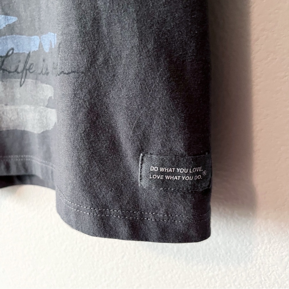 Life Is Good Women’s Medium Elegant Flamingos Crusher Scoop Neck Tee Shirt Gray - Picture 3 of 9